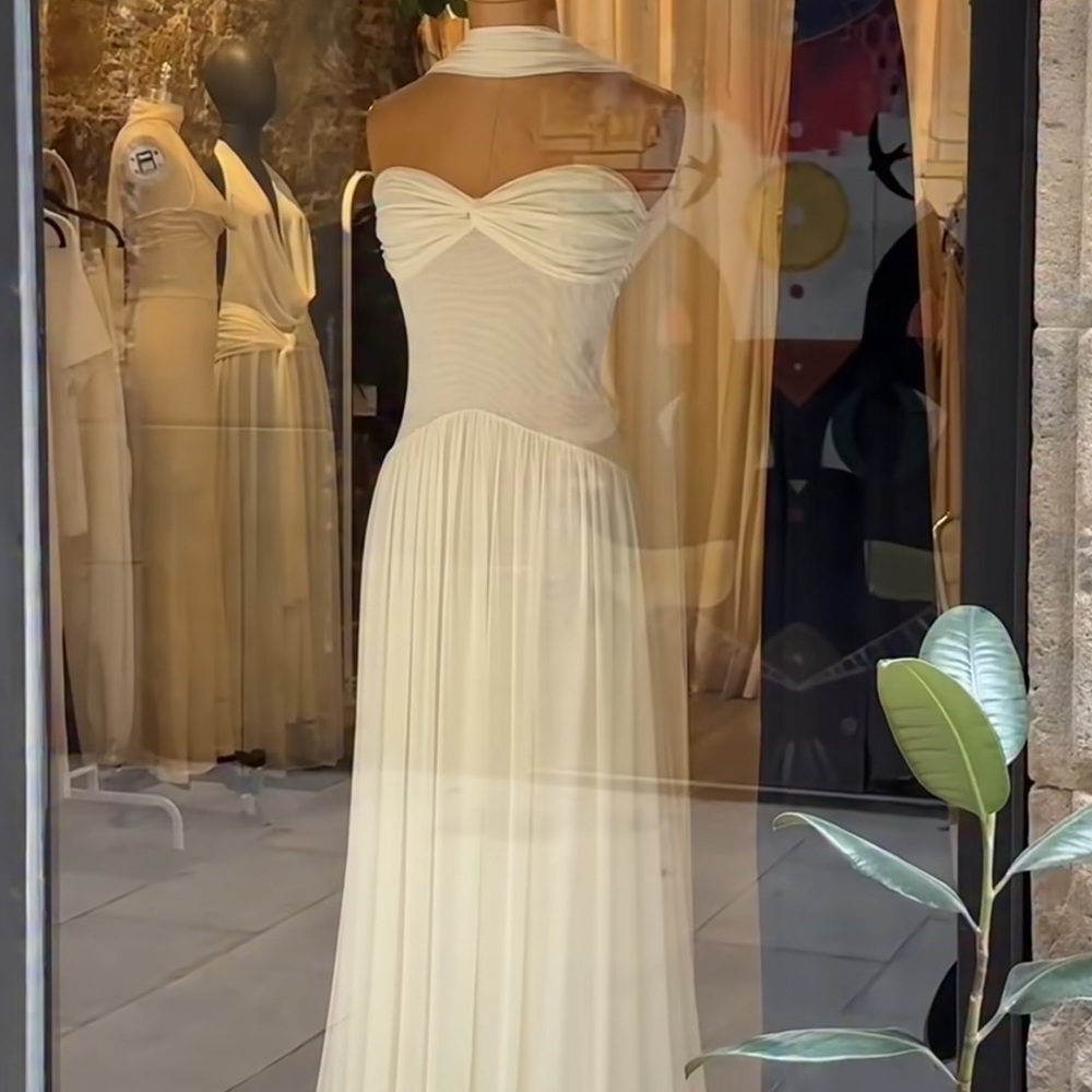 Chic Strapless Cream Dress